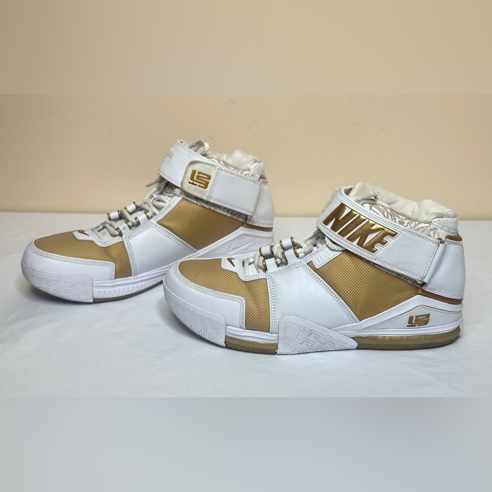 Nike Zoom LeBron 2 Retro Maccabi 2022 Basketball Shoes DJ4892-100 Size 12